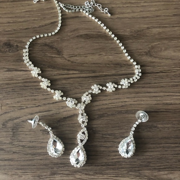 Teardrop Necklace and Earrings - Picture 1 of 1